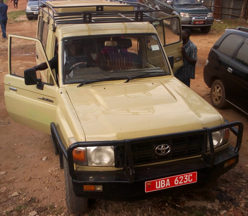 safari-land-cruiser-uganda